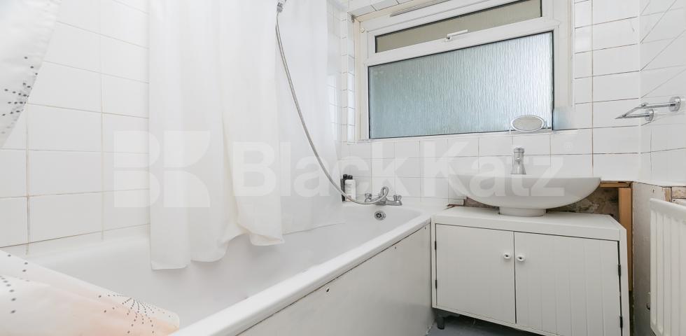 			PERFECT FOR 3 SHARERS!, 3 Bedroom, 1 bath, 1 reception Flat			 Bayham Street, Camden